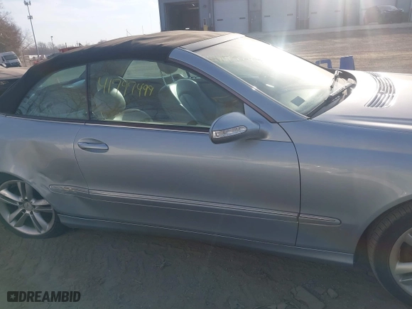 2007 Mercedes-Benz CLK-Class 3.5L with VIN WDBTK56F67F207689, listed as a IAAI auction lot 41797499 with 190,565 mi miles. Bid and sale history available at carsss.com. Image 13.