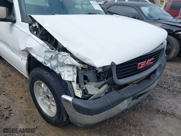 1999 GMC New Sierra 1500 SL with VIN 1GTEC14W0XZ502594, listed as a IAAI auction lot 41386402 with 318,841 mi miles. Bid and sale history available at carsss.com. Image 6.