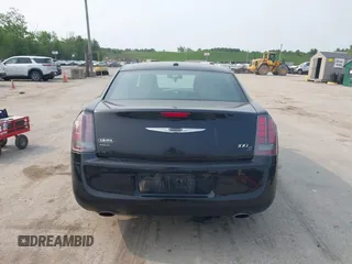 2014 Chrysler 300 S z VIN 2C3CCAGG8EH222645, wystawiony jako IAAI lot #42381766 z przebiegiem 254 710 mil mil oraz . Historia ofert i sprzedaży dostępna na DreamBid. Obrazek 16.