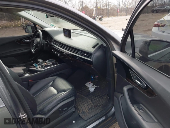2017 Audi Q7 Premium Plus with VIN WA1LAAF76HD042448, listed as a IAAI auction lot 42030033 with 97,540 mi miles. Bid and sale history available at carsss.com. Image 5.