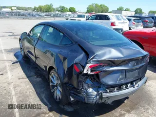 2024 Tesla Model 3 z VIN 5YJ3E1EA4RF735729, wystawiony jako IAAI lot #41964387 z przebiegiem Nie podano mil oraz . Historia ofert i sprzedaży dostępna na DreamBid. Obrazek 3.