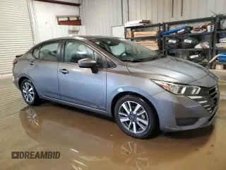2023 Nissan Versa SV z VIN 3N1CN8EV8PL862187, wystawiony jako Copart lot #59179015 z przebiegiem 33 716 mil mil oraz Czysty tytuł • Clean title. Historia ofert i sprzedaży dostępna na DreamBid. Obrazek 4.