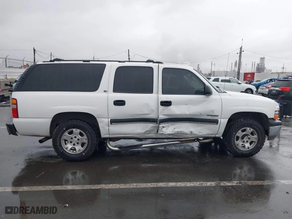 2000 Chevrolet Suburban LS with VIN 3GNEC16T3YG209560, listed as a IAAI auction lot 41551486 with 264,290 mi miles. Bid and sale history available at carsss.com. Image 13.