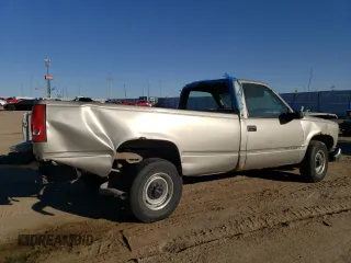 2000 GMC Sierra 1500 with VIN 1GTGC24R5YR198477, listed as a Copart auction lot 76717374 with 109,201 mi miles and Salvage Title. Bid and sale history available at DreamBid. Image 3.