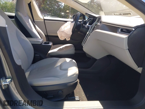 2014 Tesla Model S 60 z VIN 5YJSA1H17EFP33910, wystawiony jako IAAI lot #42346934 z przebiegiem Nie podano mil oraz . Historia ofert i sprzedaży dostępna na DreamBid. Obrazek 5.