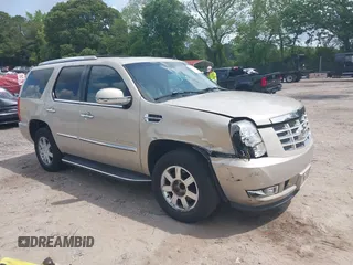 2008 Cadillac Escalade z VIN 1GYEC63868R143876, wystawiony jako IAAI lot #42177747 z przebiegiem 204 770 mil mil oraz . Historia ofert i sprzedaży dostępna na DreamBid. Obrazek 1.