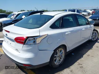 2016 Ford Focus SE z VIN 1FADP3F23GL338496, wystawiony jako IAAI lot #42333608 z przebiegiem 76 972 mil mil oraz . Historia ofert i sprzedaży dostępna na DreamBid. Obrazek 4.