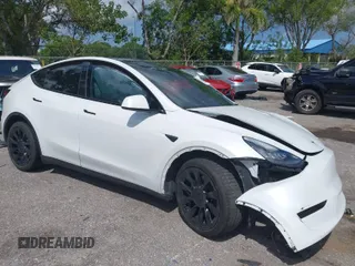 2022 Tesla Model Y Long Range with VIN 7SAYGDEE0NF423327, listed as a IAAI auction lot 41941114 with 29,559 mi miles and . Bid and sale history available at carsss.com. Image 1.