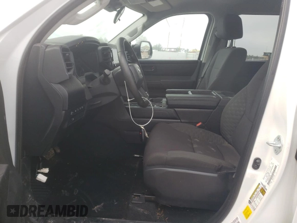2023 Toyota Tundra SR z VIN 5TFKB5DB2PX073626, wystawiony jako Copart lot #71671243 z przebiegiem 1 188 mil mil oraz . Historia ofert i sprzedaży dostępna na DreamBid. Obrazek 7.