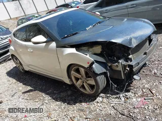 2013 Hyundai Veloster Turbo z VIN KMHTC6AE8DU128904, wystawiony jako IAAI lot #42152066 z przebiegiem 71 968 mil mil oraz . Historia ofert i sprzedaży dostępna na DreamBid. Obrazek 1.