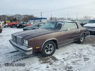 1979 Oldsmobile Cutlass z VIN 3R47F9R512178, wystawiony jako Copart lot #82670544 z przebiegiem 89 133 mil mil oraz Tytuł czysty. Historia ofert i sprzedaży dostępna na DreamBid. Obrazek 1.