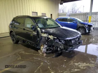 2022 Volkswagen Tiguan SE R-Line Black with VIN 3VV8B7AX1NM155177, listed as a Copart auction lot 83462284 with 9,905 mi miles and Salvage Title. Bid and sale history available at DreamBid. Image 4.