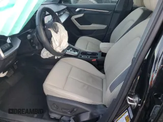 2024 Audi A3 Premium z VIN WAUAUDGYXRA100025, wystawiony jako Copart lot #56401935 z przebiegiem 42 408 mil mil oraz Nie do naprawy. Historia ofert i sprzedaży dostępna na DreamBid. Obrazek 7.