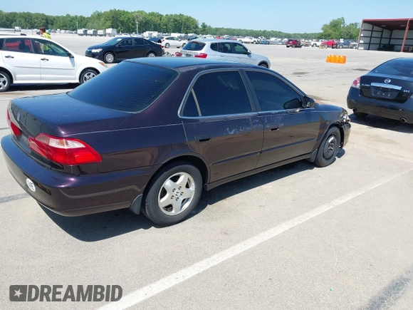 1998 Honda Accord EX z VIN 1HGCG1658WA042017, wystawiony jako IAAI lot #42263347 z przebiegiem 109 364 mil mil oraz . Historia ofert i sprzedaży dostępna na DreamBid. Obrazek 4.