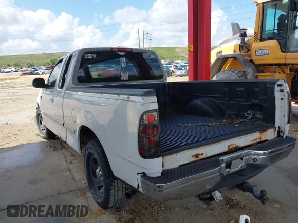 1998 Ford F-150 z VIN 1FTZX1767WKA55769, wystawiony jako IAAI lot #42374991 z przebiegiem 147 500 mil mil oraz . Historia ofert i sprzedaży dostępna na DreamBid. Obrazek 3.