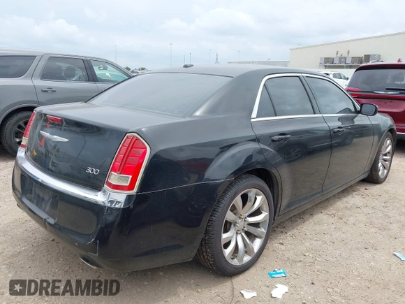 2013 Chrysler 300 z VIN 2C3CCAAG4DH508161, wystawiony jako IAAI lot #42137024 z przebiegiem 198 728 mil mil oraz . Historia ofert i sprzedaży dostępna na DreamBid. Obrazek 4.