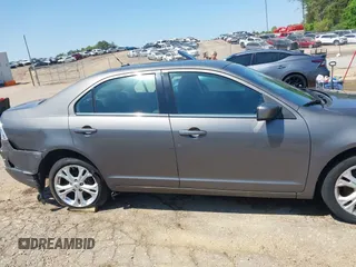 2012 Ford Fusion SE z VIN 3FAHP0HA4CR232641, wystawiony jako IAAI lot #42057070 z przebiegiem 180 793 mil mil oraz . Historia ofert i sprzedaży dostępna na DreamBid. Obrazek 13.
