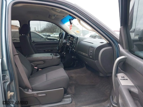 2010 Chevrolet Silverado 1500 LT with VIN 3GCRKSE38AG195486, listed as a IAAI auction lot 41589217 with 188,736 mi miles. Bid and sale history available at carsss.com. Image 5.