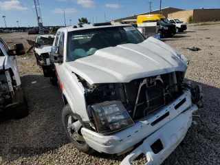2004 Chevrolet Silverado 3500 with VIN 1GCJC33154F104505, listed as a Copart auction lot 71030344 with 0 mi miles and Salvage Title. Bid and sale history available at carsss.com. Image 1.