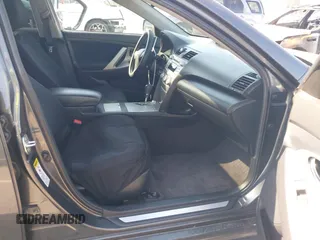 2011 Toyota Camry LE z VIN 4T1BF3EKXBU197608, wystawiony jako IAAI lot #41848207 z przebiegiem 131 676 mil mil oraz . Historia ofert i sprzedaży dostępna na DreamBid. Obrazek 5.