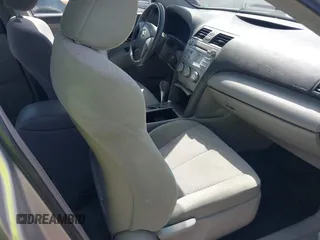 2011 Toyota Camry LE z VIN 4T4BF3EK6BR154387, wystawiony jako IAAI lot #41725062 z przebiegiem 165 211 mil mil oraz . Historia ofert i sprzedaży dostępna na DreamBid. Obrazek 5.