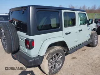 2024 Jeep Wrangler Willys z VIN 1C4RJXN67RW169632, wystawiony jako IAAI lot #42074574 z przebiegiem 18 714 mil mil oraz . Historia ofert i sprzedaży dostępna na DreamBid. Obrazek 4.