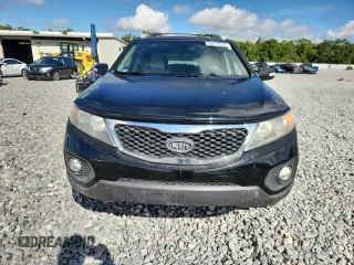 2011 Kia Sorento LX z VIN 5XYKT3A12BG184119, wystawiony jako Copart lot #60678945 z przebiegiem Nie podano mil oraz Czysty tytuł • Clean title. Historia ofert i sprzedaży dostępna na DreamBid. Obrazek 5.