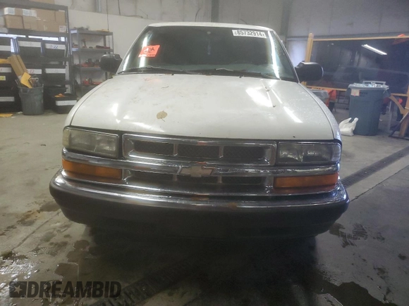 2001 GMC Sonoma SLS 1SG z VIN 1GTCS19W818228836, wystawiony jako Copart lot #85732914 z przebiegiem Nie podano mil oraz Tytuł czysty. Historia ofert i sprzedaży dostępna na DreamBid. Obrazek 5.