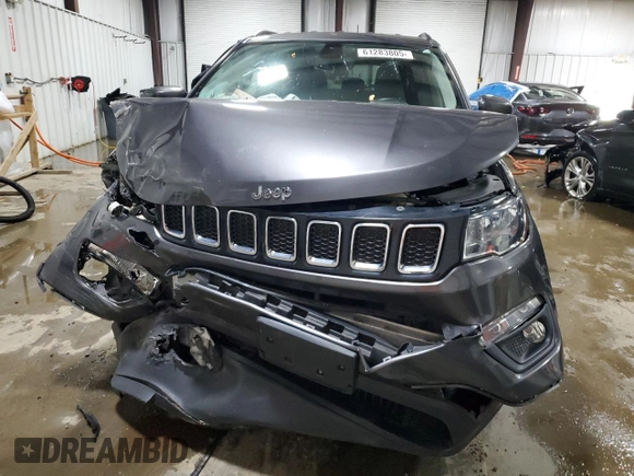 2019 Jeep Compass Latitude z VIN 3C4NJDBB4KT670391, wystawiony jako Copart lot #61283805 z przebiegiem 80 584 mil mil oraz Szkoda całkowita • Salvage title. Historia ofert i sprzedaży dostępna na DreamBid. Obrazek 5.