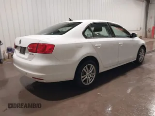 2011 Volkswagen Jetta SE z VIN 3VWDZ7AJ9BM323290, wystawiony jako IAAI lot #41877681 z przebiegiem 115 307 mil mil oraz . Historia ofert i sprzedaży dostępna na DreamBid. Obrazek 4.