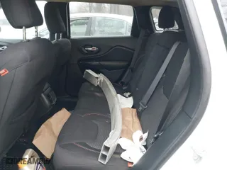 2017 Jeep Cherokee Latitude with VIN 1C4PJMCS1HW509295, listed as a IAAI auction lot 41909890 with 97,947 mi miles. Bid and sale history available at carsss.com. Image 8.