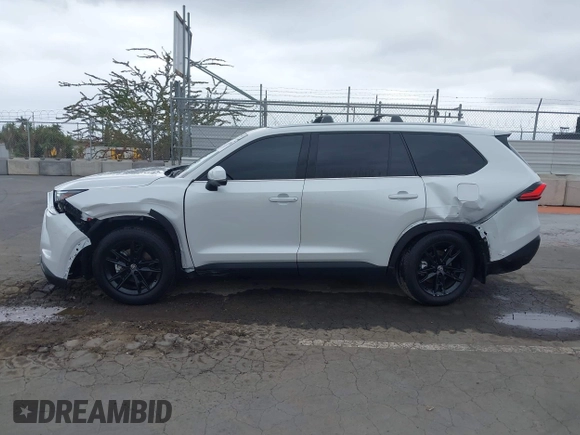 2024 Toyota Highlander XLE z VIN 5TDAAAB50RS068275, wystawiony jako IAAI lot #42437588 z przebiegiem 5 878 mil mil oraz . Historia ofert i sprzedaży dostępna na DreamBid. Obrazek 14.