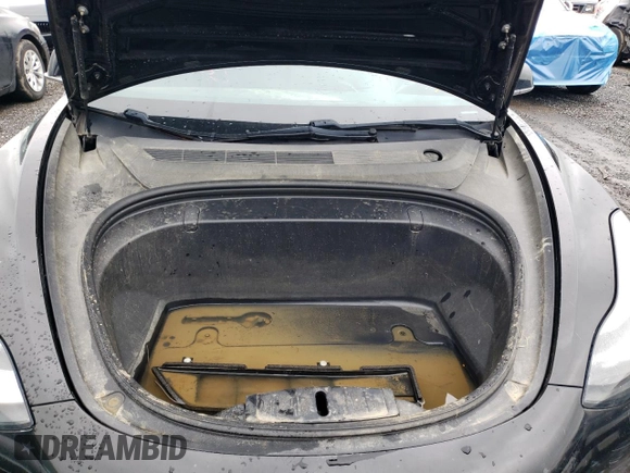 2019 Tesla Model 3 Mid Range z VIN 5YJ3E1EA0KF394514, wystawiony jako Copart lot #58051215 z przebiegiem Nie podano mil oraz Szkody całkowita. Historia ofert i sprzedaży dostępna na DreamBid. Obrazek 11.