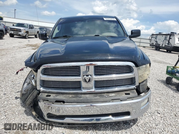 2011 Ram 1500 Big Horn z VIN 1D7RV1CT7BS672283, wystawiony jako Copart lot #55233455 z przebiegiem 158 827 mil mil oraz Szkoda całkowita • Salvage title. Historia ofert i sprzedaży dostępna na DreamBid. Obrazek 5.