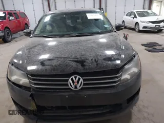 2013 Volkswagen Passat SE z VIN 1VWBH7A38DC085268, wystawiony jako IAAI lot #41811430 z przebiegiem 155 813 mil mil oraz . Historia ofert i sprzedaży dostępna na DreamBid. Obrazek 13.