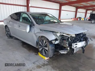 2019 Nissan Altima 2.5 SL with VIN 1N4BL4EV0KC180633, listed as a IAAI auction lot 41770419 with 113,740 mi miles. Bid and sale history available at carsss.com. Image 1.