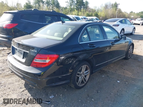 2013 Mercedes-Benz C 300 Sport z VIN WDDGF8AB2DR287909, wystawiony jako IAAI lot #42144796 z przebiegiem 171 534 mil mil oraz . Historia ofert i sprzedaży dostępna na DreamBid. Obrazek 4.
