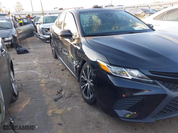 2020 Toyota Camry SE with VIN 4T1G11AK4LU913113, listed as a IAAI auction lot 41501268 with 120,000 mi miles. Bid and sale history available at carsss.com. Image 6.