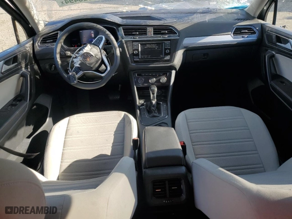 2022 Volkswagen Tiguan S with VIN 3VV1B7AX3NM156591, listed as a Copart auction lot 83825494 with 16,572 mi miles and Salvage Title. Bid and sale history available at carsss.com. Image 8.