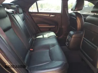 2011 Chrysler 300 C z VIN 2C3CA6CT1BH514624, wystawiony jako Copart lot #54849915 z przebiegiem 103 879 mil mil oraz Szkoda całkowita • Salvage title. Historia ofert i sprzedaży dostępna na DreamBid. Obrazek 10.