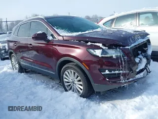 2019 Lincoln MKC Standard with VIN 5LMCJ1D95KUL09718, listed as a IAAI auction lot 41672747 with 73,810 mi miles. Bid and sale history available at carsss.com. Image 1.