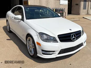2013 Mercedes-Benz C 250 z VIN WDDGJ4HB2DG089470, wystawiony jako Copart lot #66896365 z przebiegiem 113 446 mil mil oraz Czysty tytuł • Clean title. Historia ofert i sprzedaży dostępna na DreamBid. Obrazek 1.