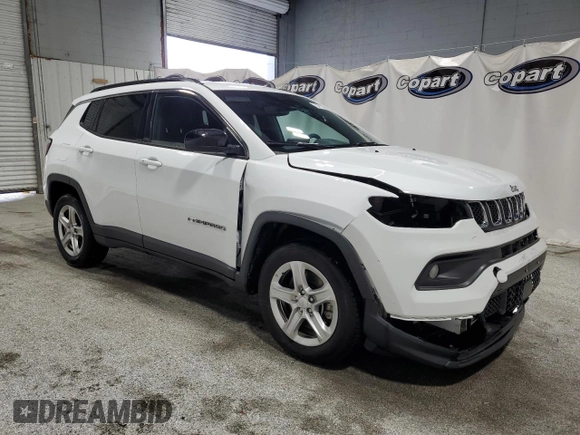 2023 Jeep Compass Latitude with VIN 3C4NJDBN4PT552987, listed as a Copart auction lot 62594125 with 68,241 mi miles and Clean title. Bid and sale history available at DreamBid. Image 4.