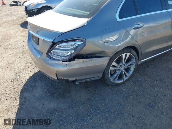 2015 Mercedes-Benz C 300 z VIN 55SWF4JB7FU049897, wystawiony jako IAAI lot #41795671 z przebiegiem 137 194 mil mil oraz . Historia ofert i sprzedaży dostępna na DreamBid. Obrazek 6.