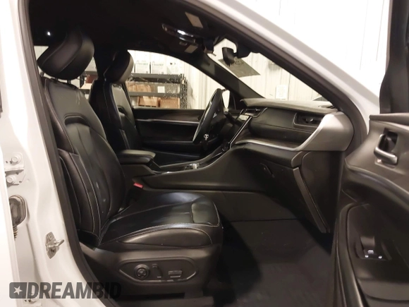2024 Jeep Grand Cherokee Limited with VIN 1C4RJKBG1R8563129, listed as a IAAI auction lot 42289044 with 29,655 mi miles and . Bid and sale history available at DreamBid. Image 5.