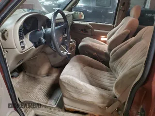 1998 Chevrolet Astro with VIN 1GNEL19W4WB154368, listed as a Copart auction lot 84910114 with 197,896 mi miles and Clean Title. Bid and sale history available at carsss.com. Image 7.