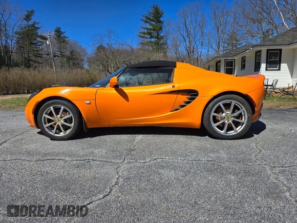 2007 Lotus Elise z VIN SCCPC11137HL30017, wystawiony jako Copart lot #52991635 z przebiegiem 3930 mil mil oraz Tytuł czysty. Historia ofert i sprzedaży dostępna na DreamBid. Obrazek 1.