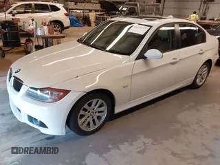 2007 BMW 3 Series 328xi с VIN WBAVC93537KX53235, выставлен на аукционе IAAI как лот 42859757 с пробегом 139 575 миль миль и . История ставок и продаж доступна на DreamBid. Изображение 2.