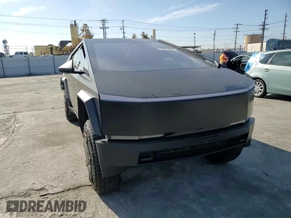 2024 Tesla Cybertruck z VIN 7G2CEHED1RA050360, wystawiony jako Copart lot #50245885 z przebiegiem Nie podano mil oraz Szkoda całkowita • Salvage title. Historia ofert i sprzedaży dostępna na DreamBid. Obrazek 12.