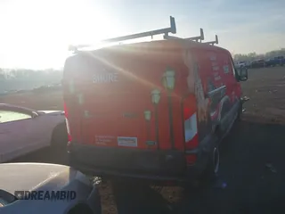 2020 Ford Transit Cargo z VIN 1FTBR1Y83LKB49056, wystawiony jako IAAI lot #41168050 z przebiegiem 91 855 mil mil oraz . Historia ofert i sprzedaży dostępna na DreamBid. Obrazek 16.